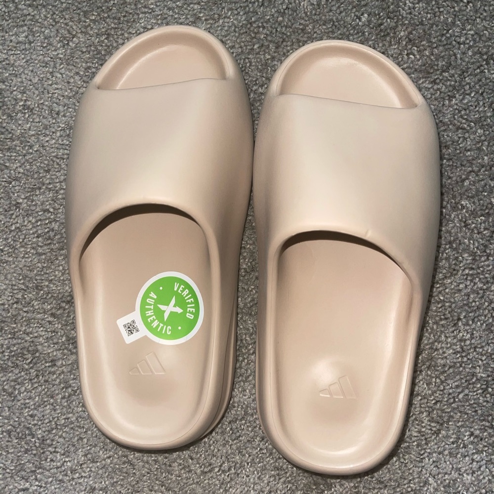 Yeezy Slide Pure